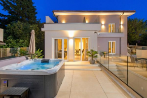 VILLA MAR - LUXURY APARTMENTS with pool and Deluxe apartment with hot tub in Selce, 20 meters from the beach, Boat tours option
